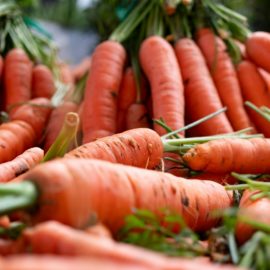 a pile of carrots sitting next to each other